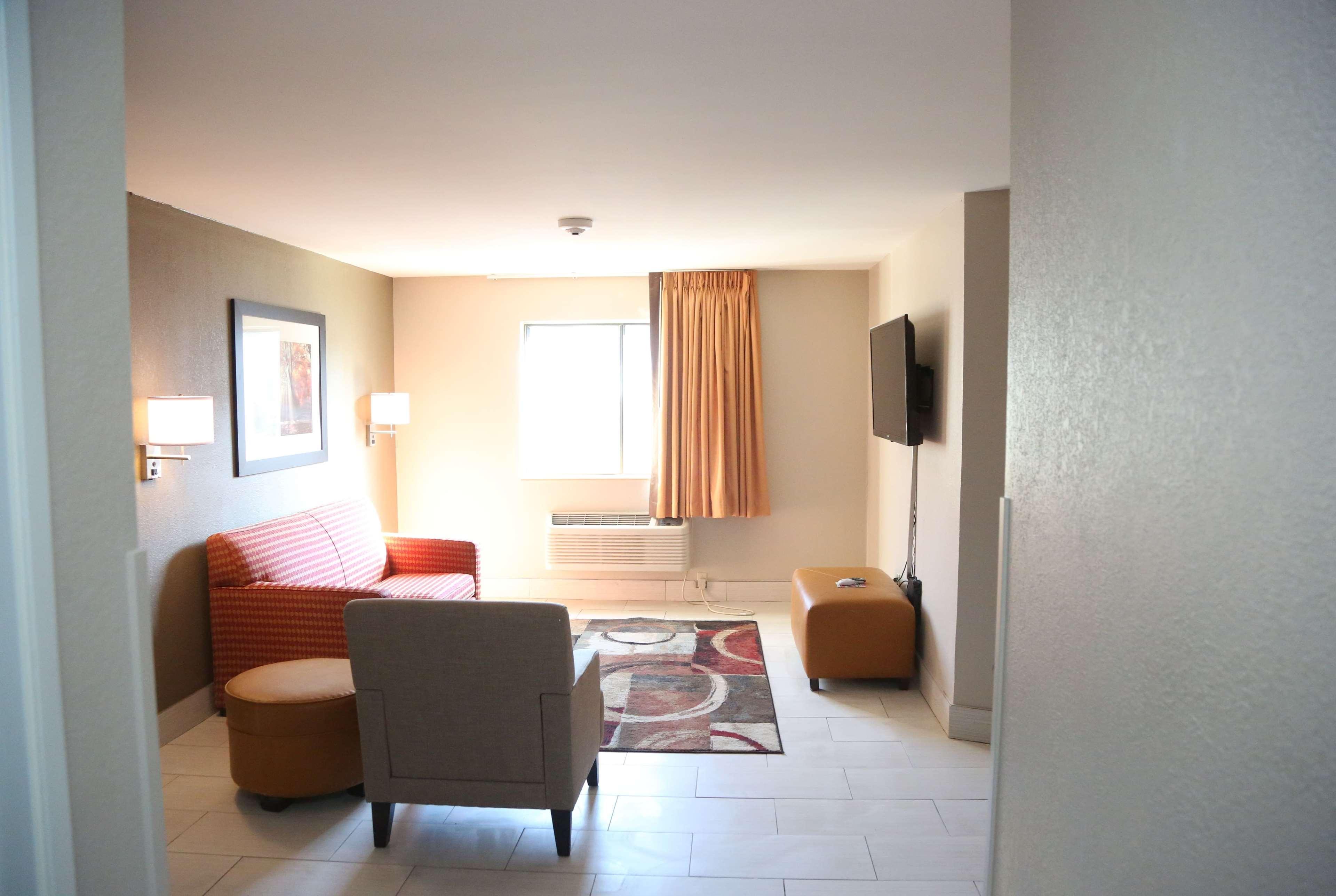 Отель Super 8 By Wyndham Portsmouth Rosemount Экстерьер фото