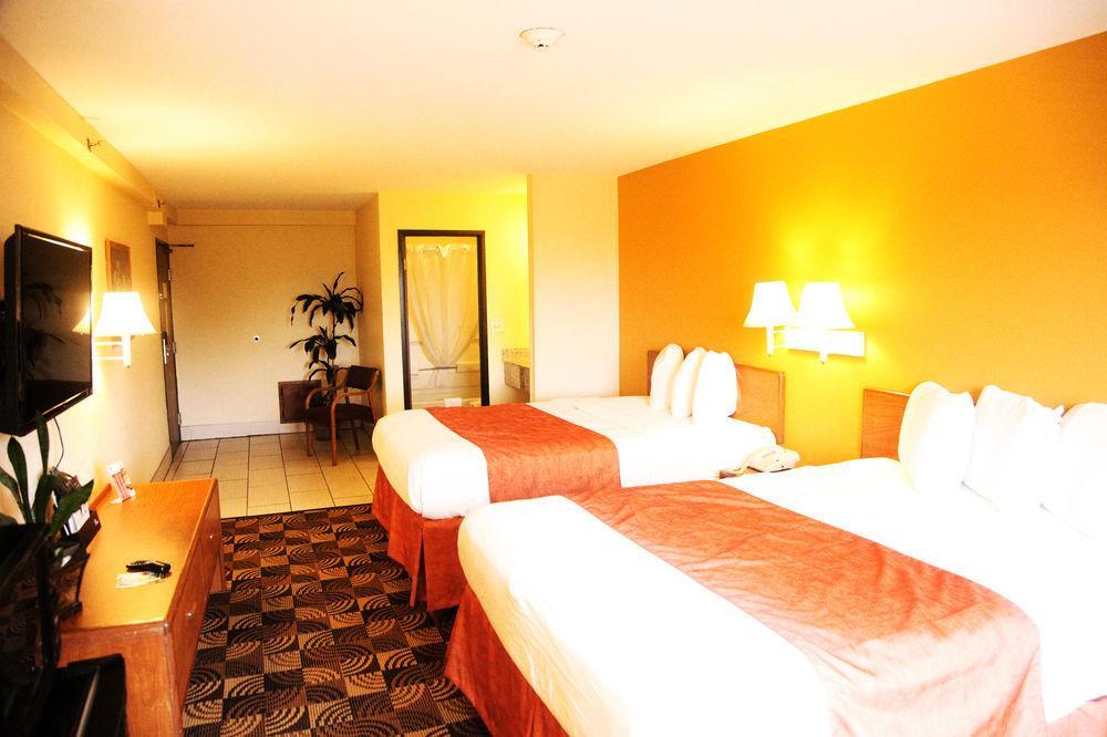 Отель Super 8 By Wyndham Portsmouth Rosemount Экстерьер фото