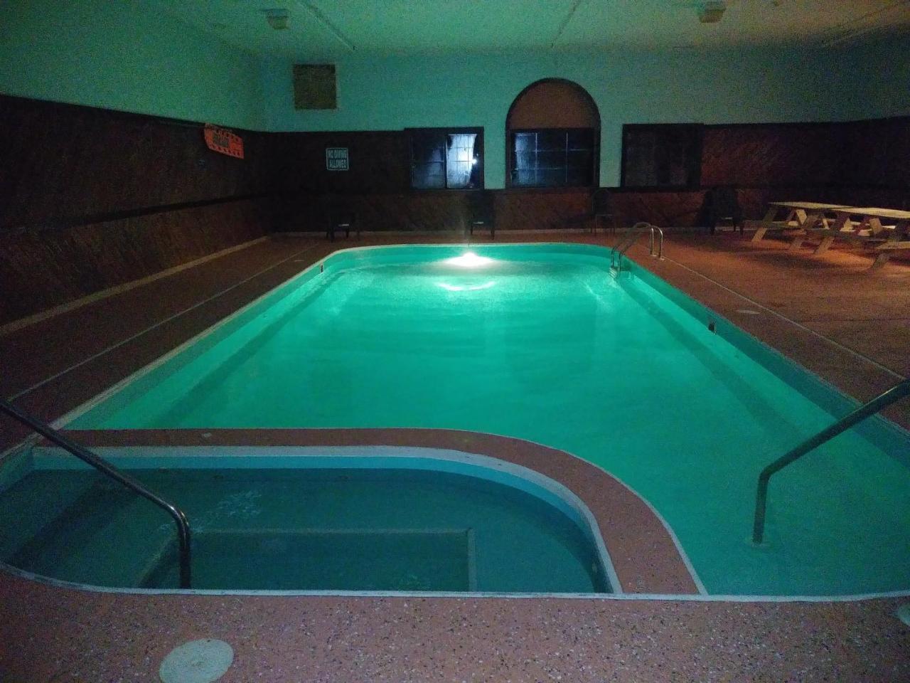 Отель Super 8 By Wyndham Portsmouth Rosemount Экстерьер фото